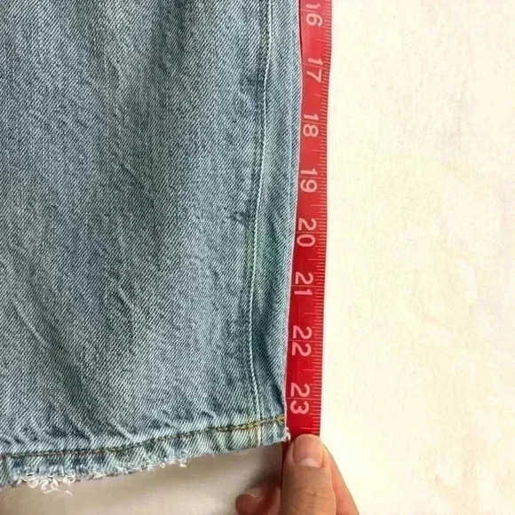 American Eagle High Rise Mom Light Wash Fade Distress Ankle Jean Size 2 X-Short - Picture 15 of 15